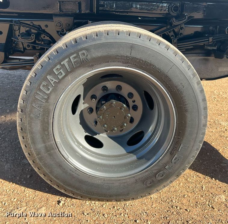 image for item JT9042 2015 Ford F550 Super Duty  bucket truck