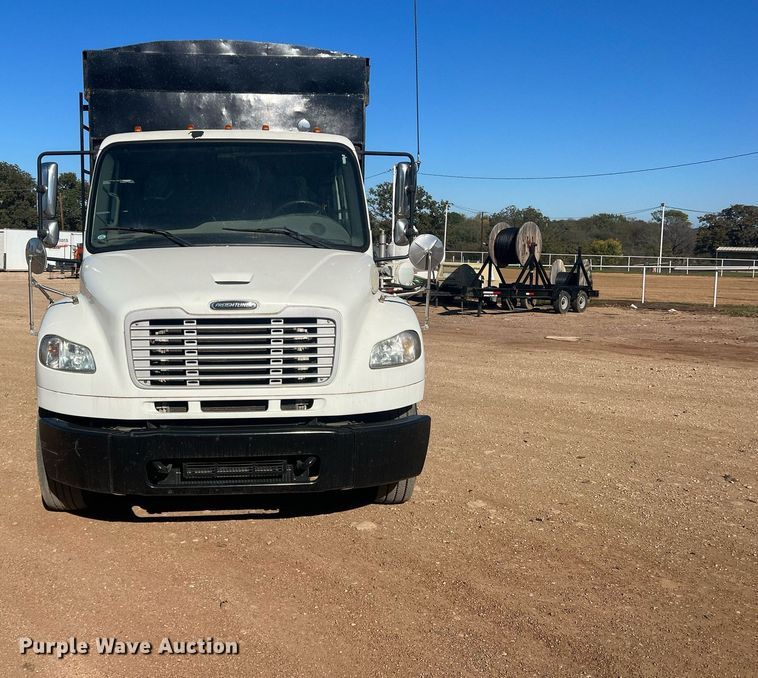 image for item JT9043 2013 Freightliner Business Class M2  chipper truck