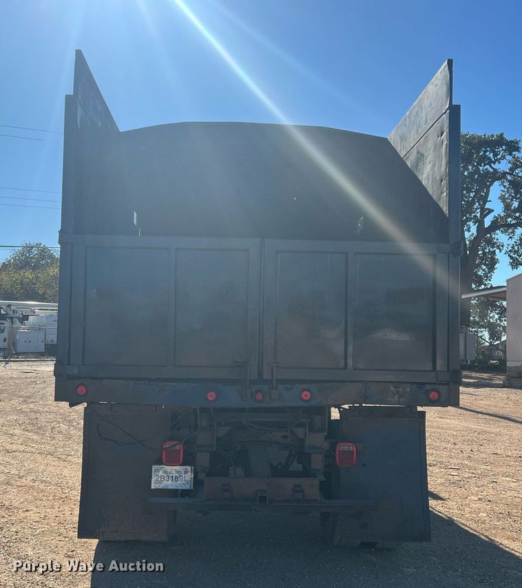 image for item JT9043 2013 Freightliner Business Class M2  chipper truck