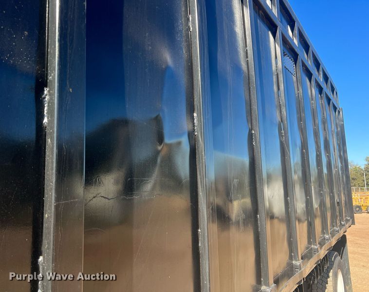 image for item JT9043 2013 Freightliner Business Class M2  chipper truck