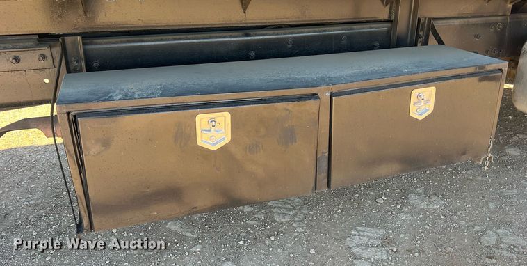 image for item JT9043 2013 Freightliner Business Class M2  chipper truck