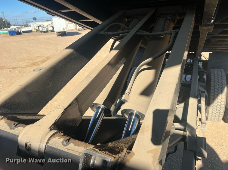 image for item JT9043 2013 Freightliner Business Class M2  chipper truck