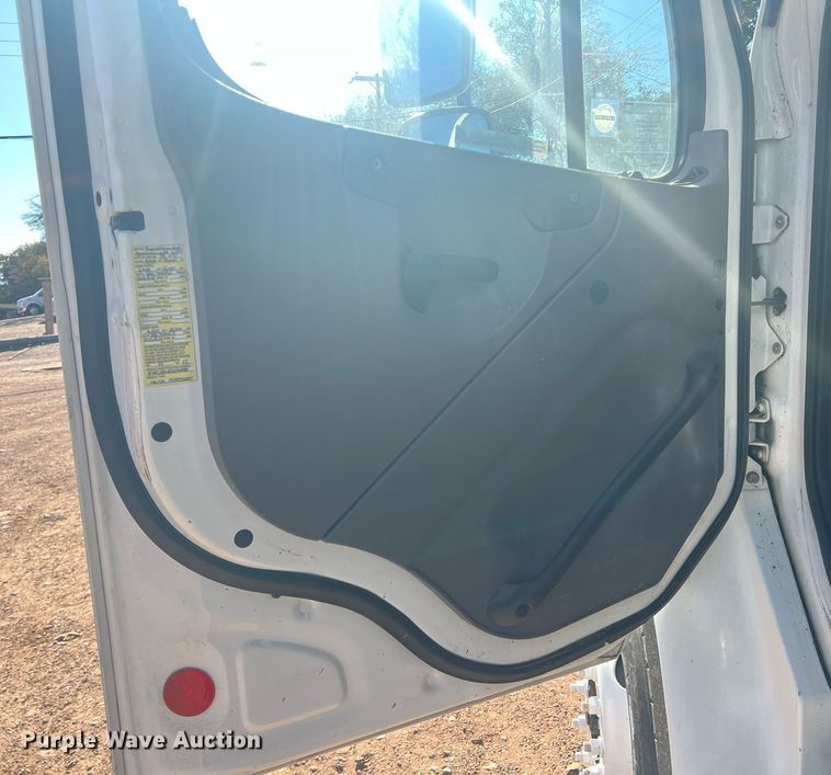 image for item JT9043 2013 Freightliner Business Class M2  chipper truck