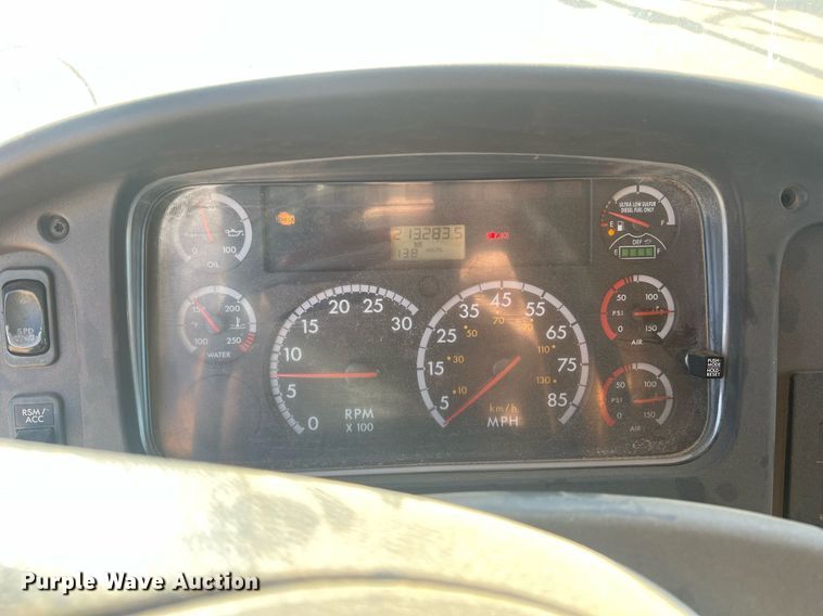 image for item JT9043 2013 Freightliner Business Class M2  chipper truck