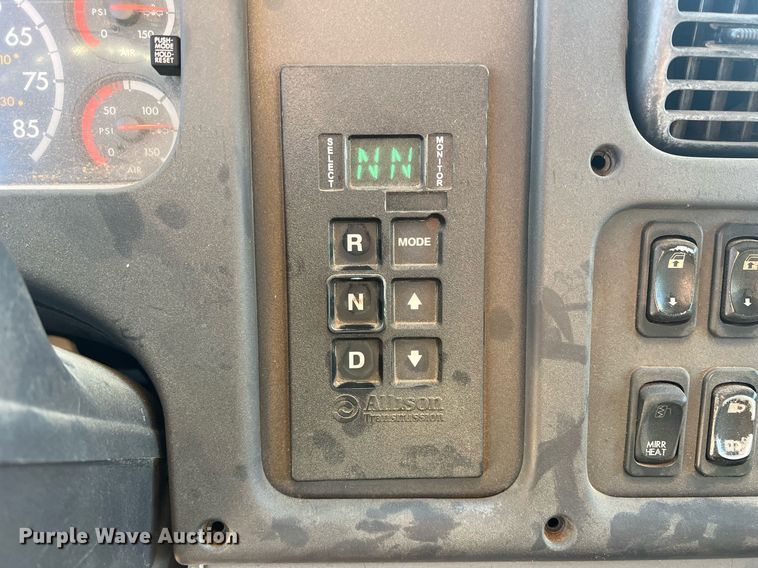 image for item JT9043 2013 Freightliner Business Class M2  chipper truck