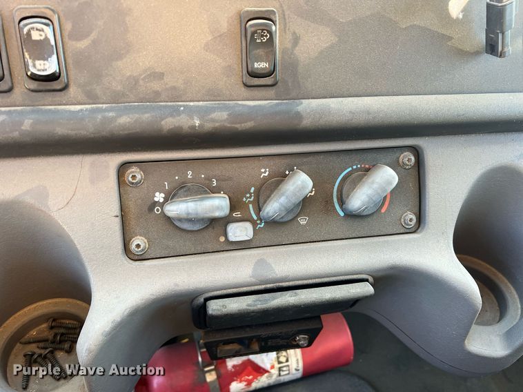 image for item JT9043 2013 Freightliner Business Class M2  chipper truck