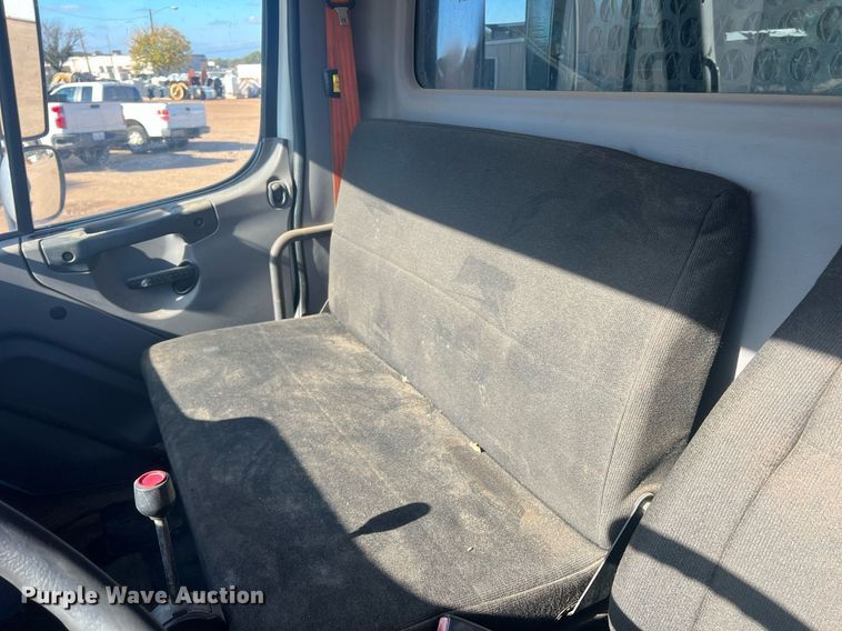 image for item JT9043 2013 Freightliner Business Class M2  chipper truck