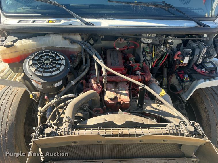 image for item JT9043 2013 Freightliner Business Class M2  chipper truck