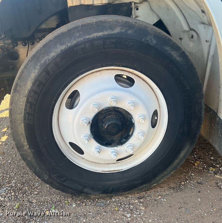 image for item JT9043 2013 Freightliner Business Class M2  chipper truck