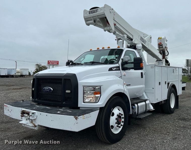 image for item KH9562 2016 Ford F650 Super Duty  bucket truck