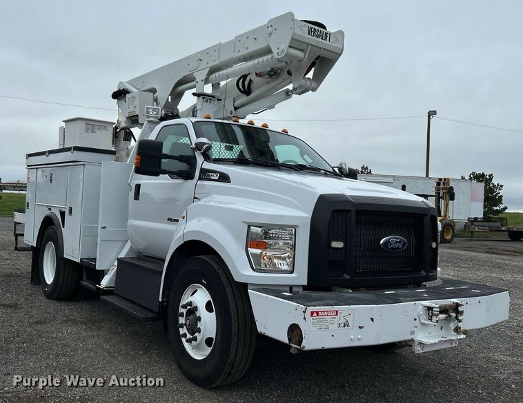 image for item KH9562 2016 Ford F650 Super Duty  bucket truck