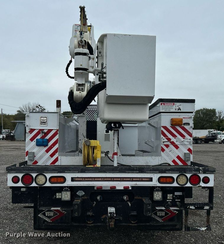 image for item KH9562 2016 Ford F650 Super Duty  bucket truck