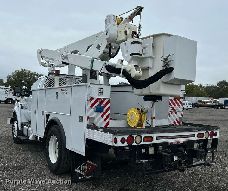 image for item KH9562 2016 Ford F650 Super Duty  bucket truck