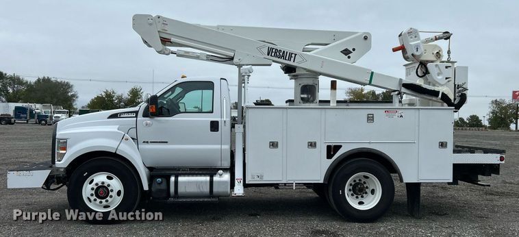 image for item KH9562 2016 Ford F650 Super Duty  bucket truck