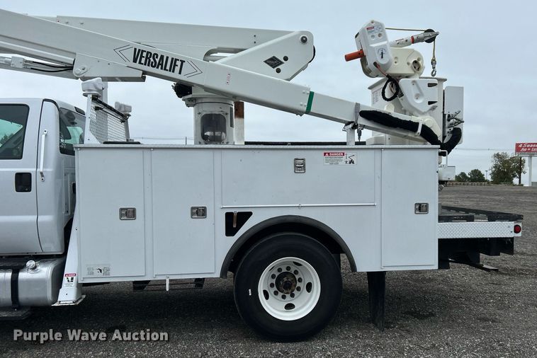 image for item KH9562 2016 Ford F650 Super Duty  bucket truck