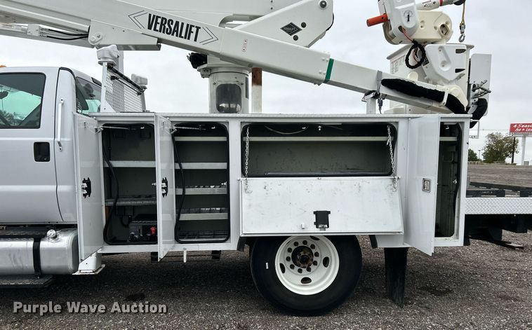 image for item KH9562 2016 Ford F650 Super Duty  bucket truck
