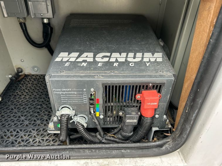 image for item KH9562 2016 Ford F650 Super Duty  bucket truck