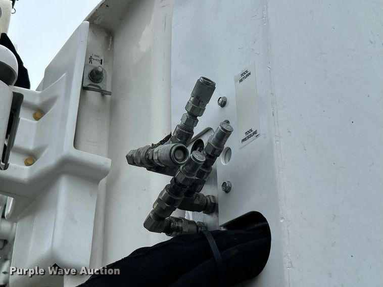 image for item KH9562 2016 Ford F650 Super Duty  bucket truck