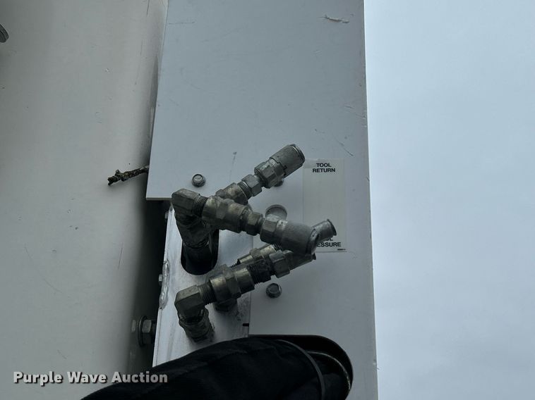 image for item KH9562 2016 Ford F650 Super Duty  bucket truck