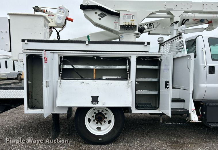image for item KH9562 2016 Ford F650 Super Duty  bucket truck