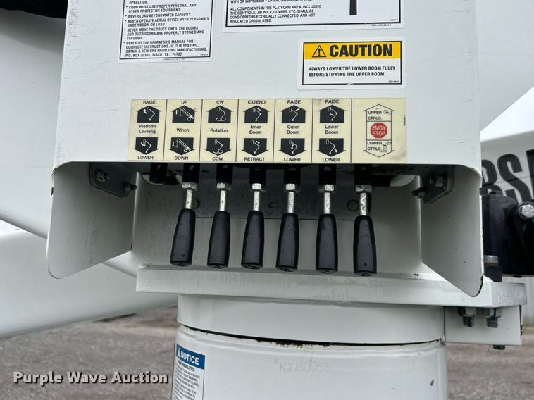 image for item KH9562 2016 Ford F650 Super Duty  bucket truck