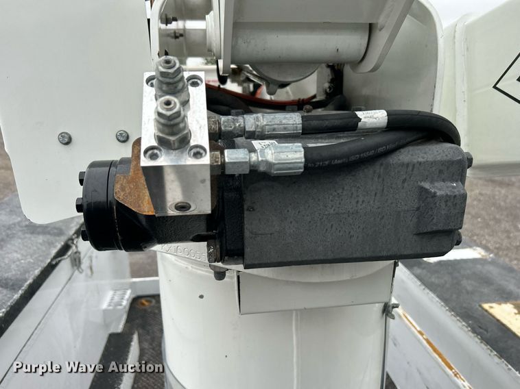 image for item KH9562 2016 Ford F650 Super Duty  bucket truck