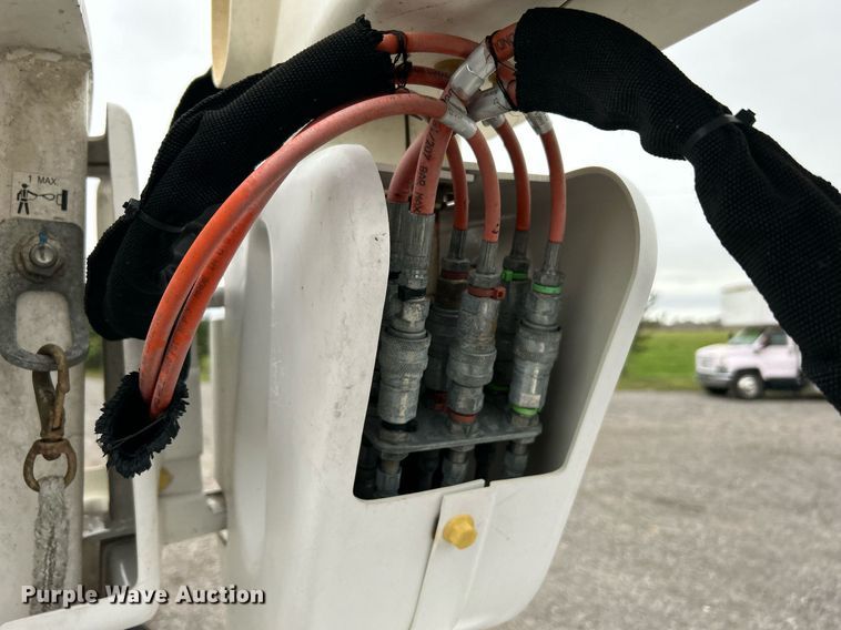 image for item KH9562 2016 Ford F650 Super Duty  bucket truck