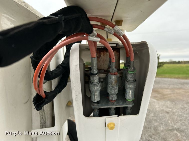 image for item KH9562 2016 Ford F650 Super Duty  bucket truck