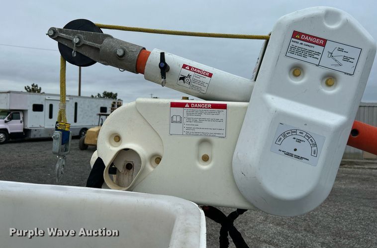 image for item KH9562 2016 Ford F650 Super Duty  bucket truck