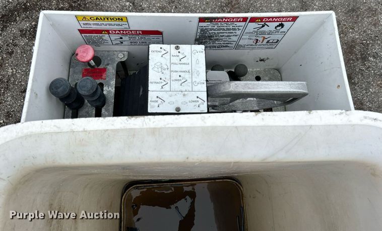 image for item KH9562 2016 Ford F650 Super Duty  bucket truck