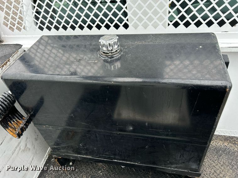 image for item KH9562 2016 Ford F650 Super Duty  bucket truck