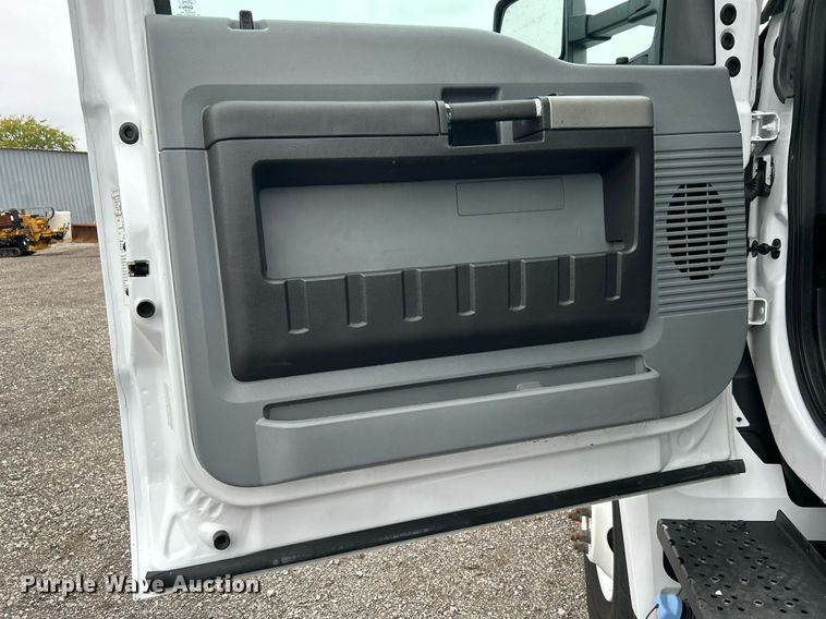 image for item KH9562 2016 Ford F650 Super Duty  bucket truck