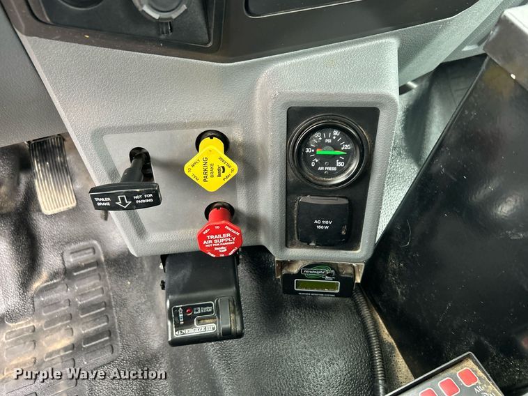 image for item KH9562 2016 Ford F650 Super Duty  bucket truck