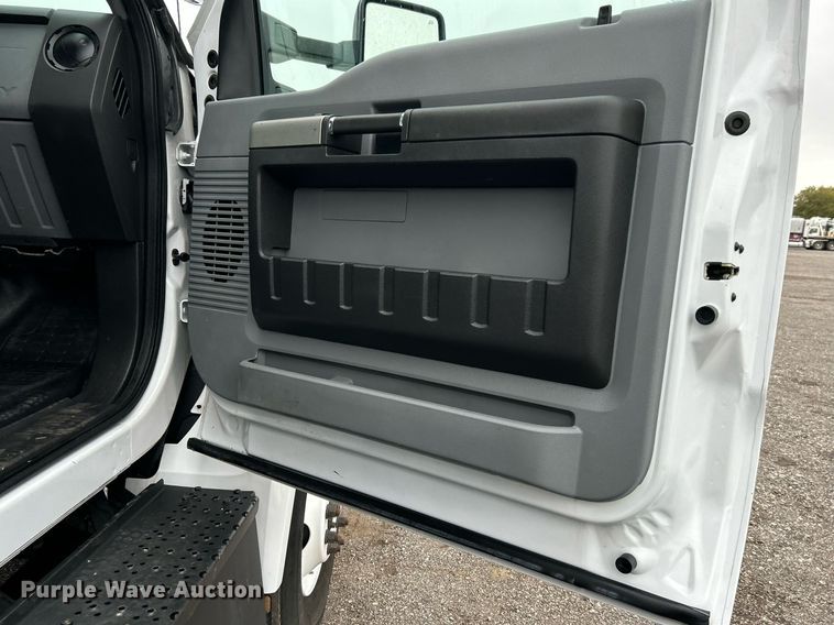 image for item KH9562 2016 Ford F650 Super Duty  bucket truck