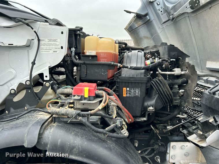 image for item KH9562 2016 Ford F650 Super Duty  bucket truck