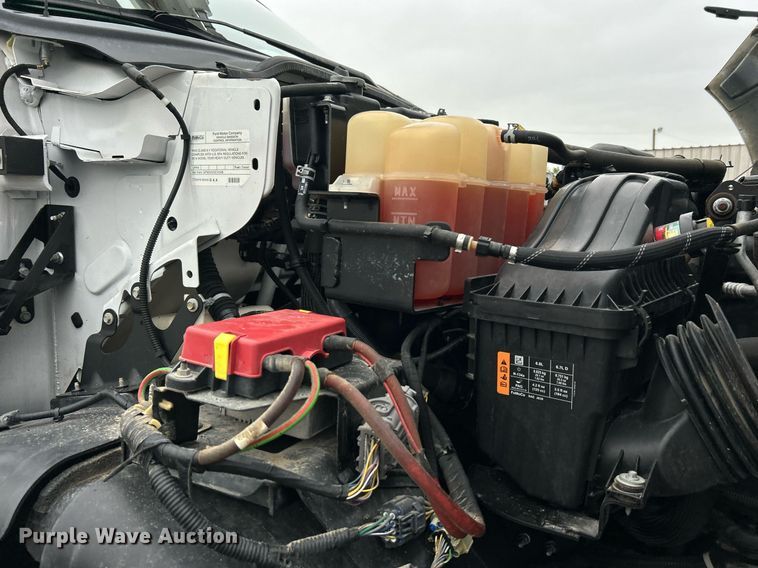 image for item KH9562 2016 Ford F650 Super Duty  bucket truck