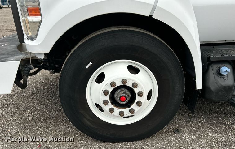 image for item KH9562 2016 Ford F650 Super Duty  bucket truck