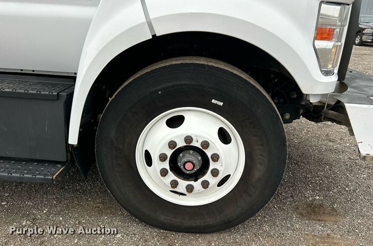 image for item KH9562 2016 Ford F650 Super Duty  bucket truck