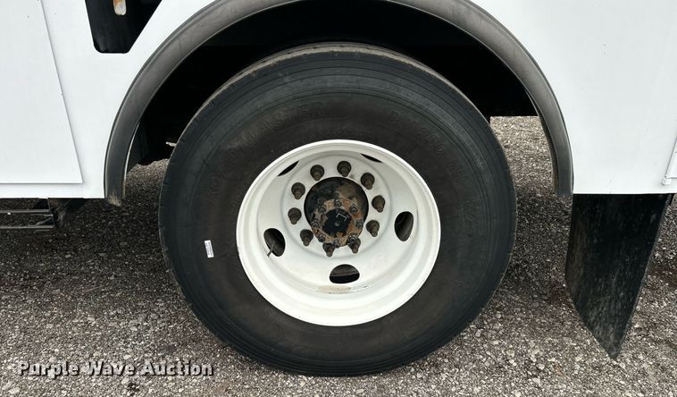 image for item KH9562 2016 Ford F650 Super Duty  bucket truck