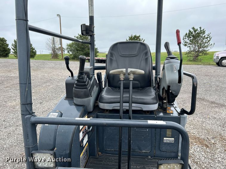 image for item KH9565 2014 John Deere 17D  mini excavator