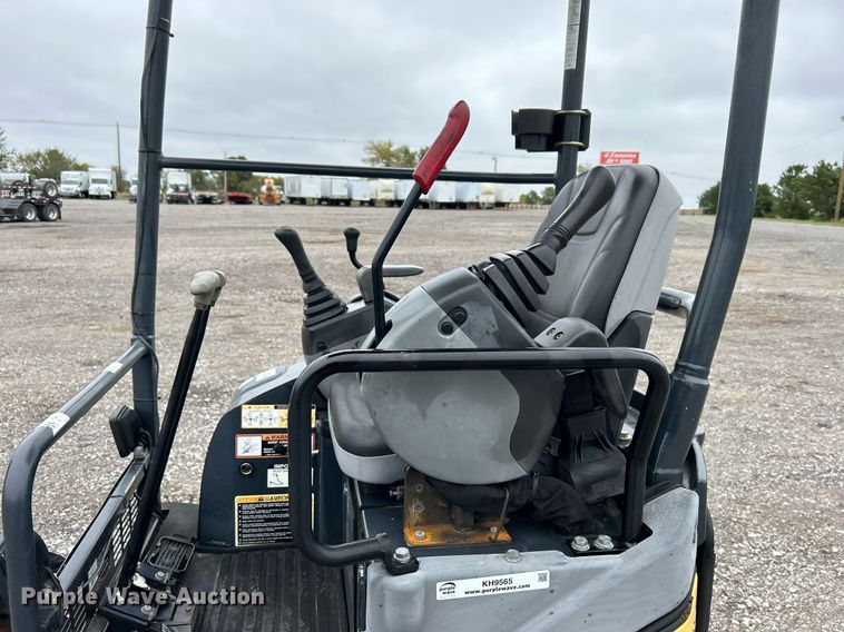 image for item KH9565 2014 John Deere 17D  mini excavator