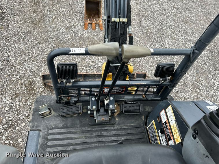 image for item KH9565 2014 John Deere 17D  mini excavator