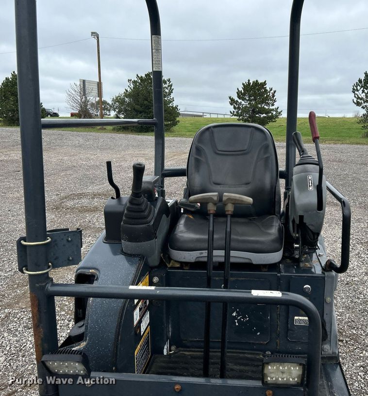 image for item KH9567 2014 John Deere 17D  mini excavator