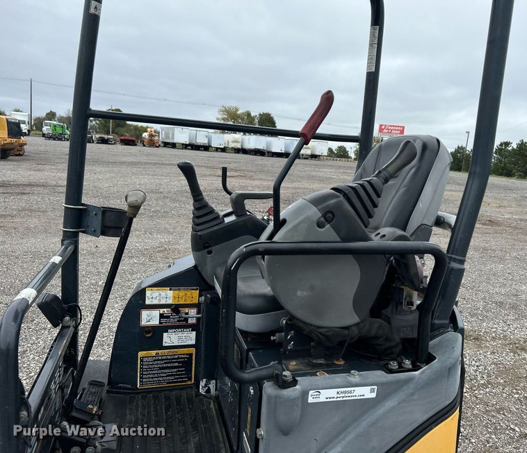 image for item KH9567 2014 John Deere 17D  mini excavator