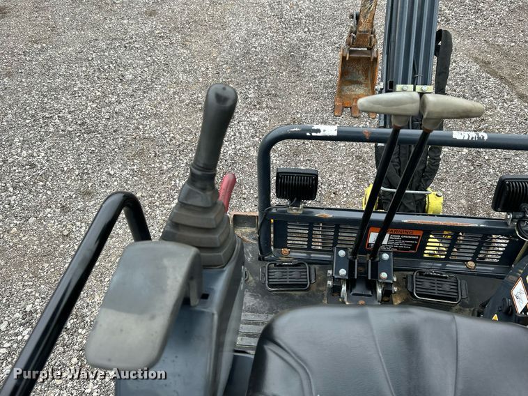 image for item KH9568 2014 John Deere 17D  mini excavator