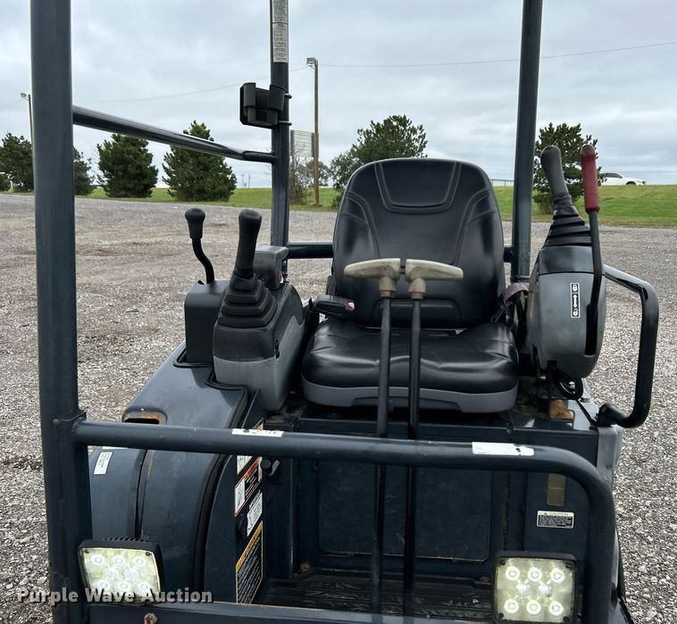 image for item KH9568 2014 John Deere 17D  mini excavator