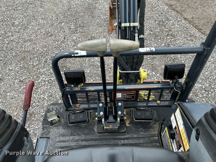 image for item KH9568 2014 John Deere 17D  mini excavator