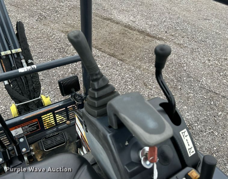 image for item KH9568 2014 John Deere 17D  mini excavator