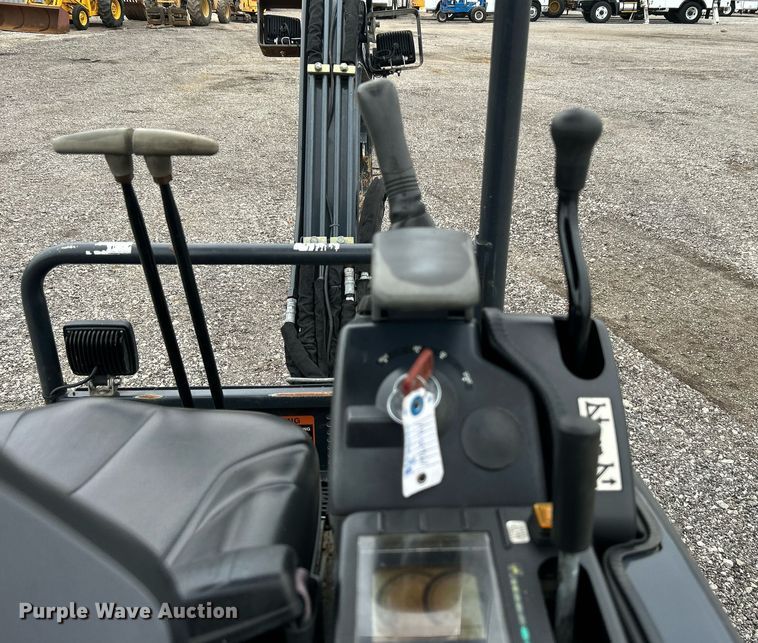 image for item KH9568 2014 John Deere 17D  mini excavator