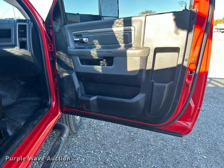 image for item KH9596 2016 Dodge Ram 3500HD  utility bed pickup truck